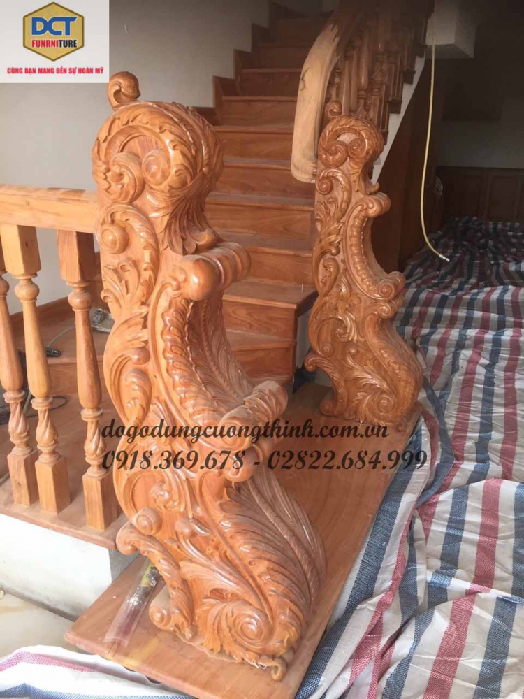 Cầu thang gỗ cổ điển
